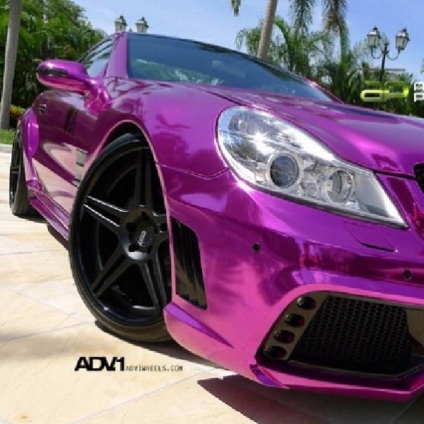 Genit! Mercedes Benz SL65 AMG Ini Bergaun Ungu Plus Sepatu Sporty