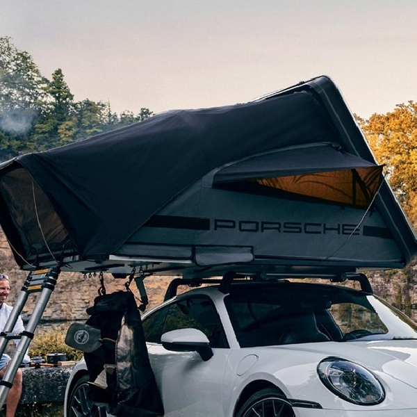 Unik! Porsche Luncurkan Aksesoris dalam Bentuk Tenda untuk 911