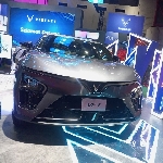 Ratusan Mobil Listrik VinFast Laris Terjual Dalam Sehari Di IIMS 2024