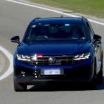 VW Touareg R Siap Mengejar Penjahat di Australia