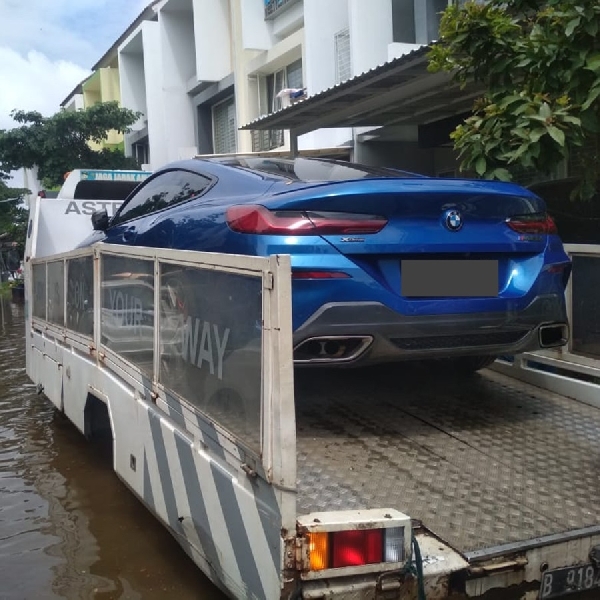 Banjir Tenggelamkan Mobil, BMW Astra Siapkan Bantuan