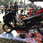 Motor Eye Catchy di Black Motodify 2025! Ada Polytron Fox R Monster!