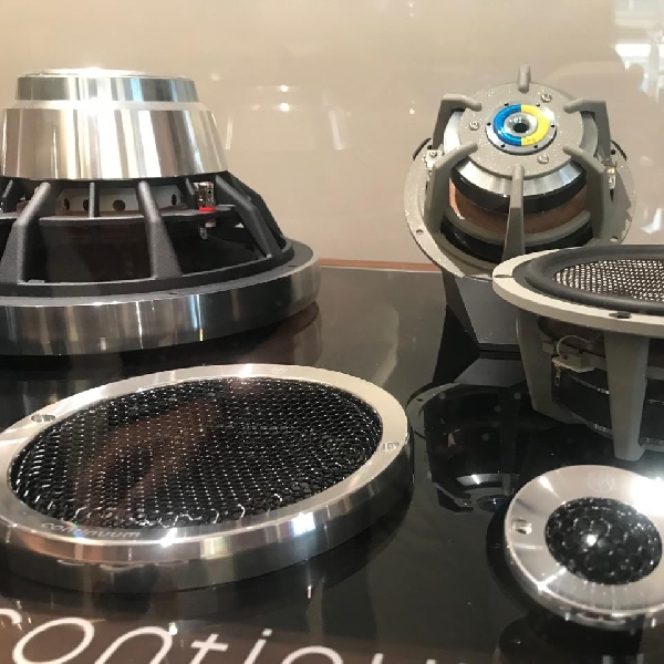 Kenalin Art in Motion Time Machine, Speaker 3 Way High End Finalis EMMA Eropa