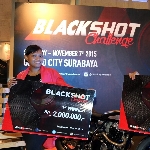 Lady Photographer Rebut Juara Pertama BlackSHOT Challenge POS 2015