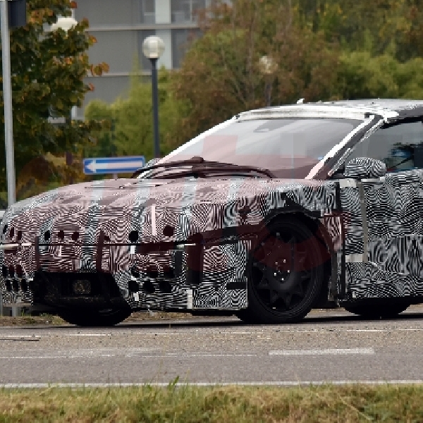 EV Pertama Ferrari Terciduk dengan Kamuflase dan Panel Tambahan