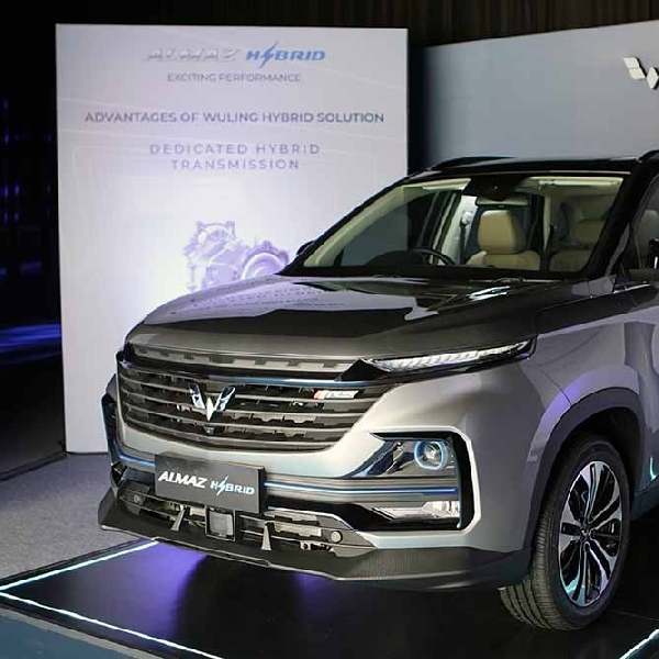 Wuling Almaz Hybrid Meluncur, Harganya Rp400 Jutaan