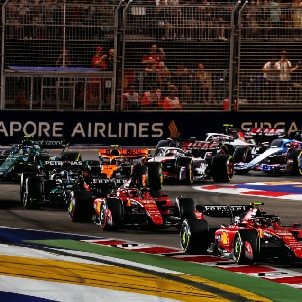 F1: Seru Hingga Akhir, Carlos Sainz Menangi GP Singapura
