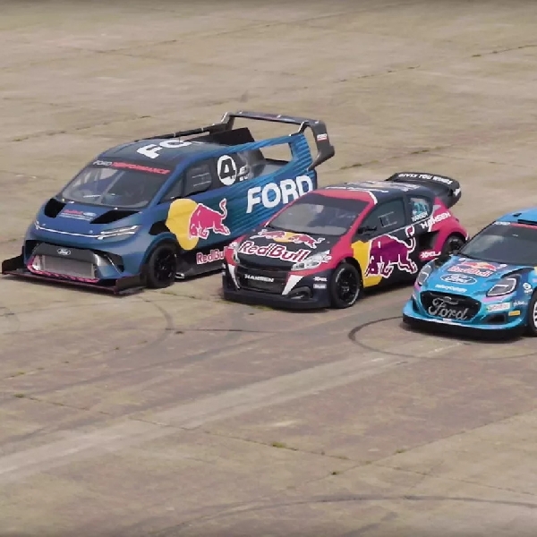 Drag Race Red Bull Motorsports Libatkan 5 Kendaraan Balap Sekaligus