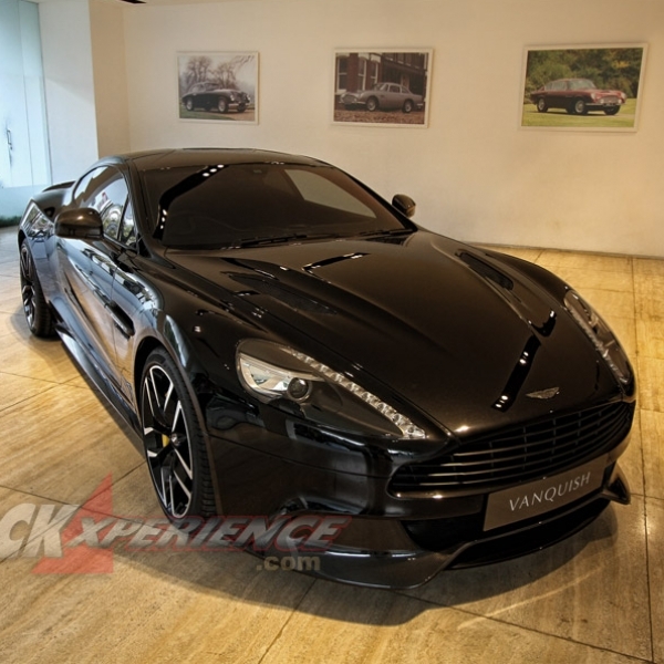 Aston Martin Vanquish Carbon Edition, Embrace The Dark Side!