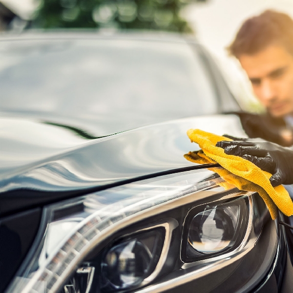 Sambil Ngabuburit, Intip 8 Tips Rahasia Cuci Mobil Sendiri di Rumah