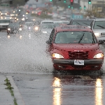 Sering Tiba-tiba Hujan Lebat, Ini 6 Tips Berkendara Agar Terhindar Dari Kecelakaan