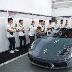 Tips Atur Posisi Berkendara dari Porsche Media Driving Academy