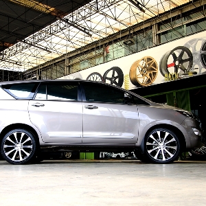 Aplikasi Velg Besar Pada Toyota All New Kijang Innova 2019 Aplikasi Velg Besar Pada Toyota All New Kijang Innova 2019