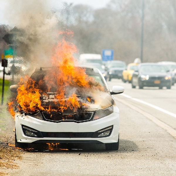 3 Penyebab Kendaraan Bisa Terbakar Sendiri yang Perlu Diwaspadai