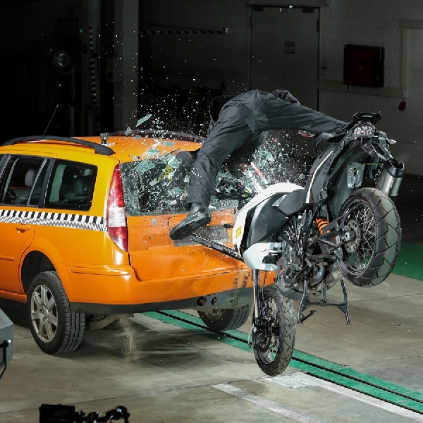 Memahami Sistem Panggilan Darurat Saat Kecelakaan Sepeda Motor Ciptaan Bosch