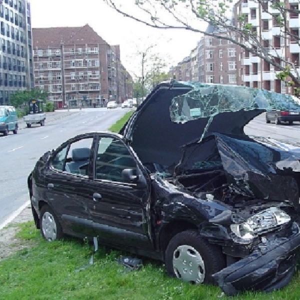 5 Hal Bahaya dan Pantang Dilakukan Saat Menyetir! Untuk Hindari Kecelakaan 