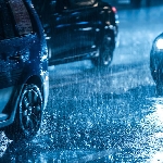 Tips Mengemudi Di Jalan Basah dan Berair, Cocok Saat Musim Hujan