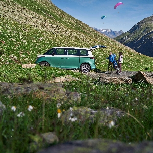 Tips Liburan Natal dan Tahun Baru Pake Mobil Listrik