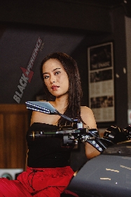 Yemima Suka Banget Sama Harley Davidson Warna Marah dengan Motif Pinestripe