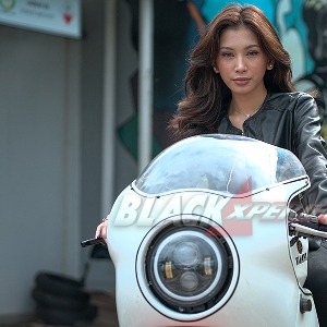 Putri Indiani, Lady Bikers yang Gandrungi Sportscar