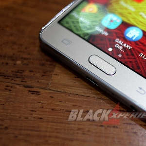 Samsung Galaxy On 7, Layar Lebar Performa Standar