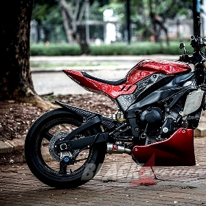 Modifikasi Yamaha R1, Naked Bike yang Lebih Sporty