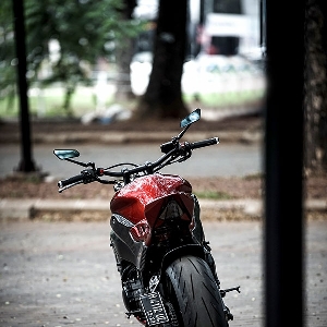 Modifikasi Yamaha R1, Naked Bike yang Lebih Sporty