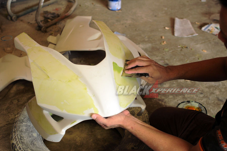 Pendempulan cover headlamp Kawasaki Ninja RR150 Racing
