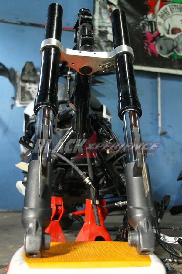Mengukur presisi suspensi Kawasaki Ninja 250