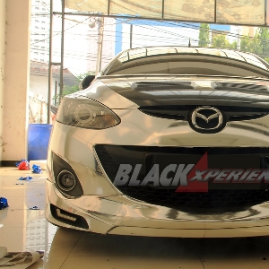 Tampak depan Mazda2 street racing yang sudah di-wrapping