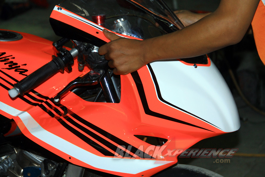 Mengecek kondisi fairing