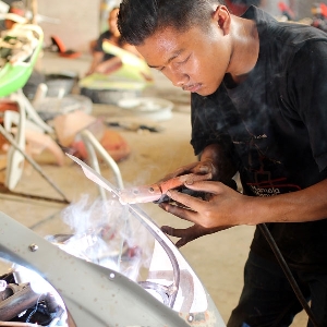 Pengemalan dan proses pengelasan bracket fairing