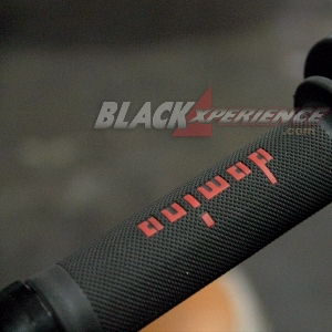 Gas spontan dan handle grip sudah terpasang