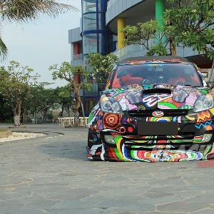 Tampak depan Daihatsu Sirion Extreme Red From Borneo