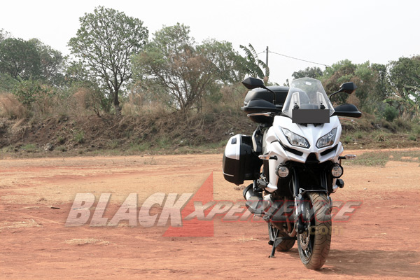 Kawasaki Versys 1000 lengkap dengan sejumlah aksesoris