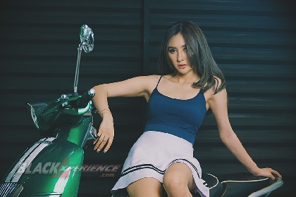 Ayudia Youngen Dambain Cowok Dewasa, Mapan dan Sportscar Ferrari