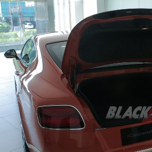 Bagasi-dapat-dibuka-menggunakan-remote