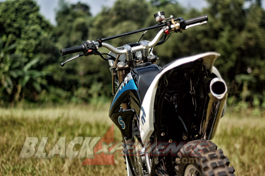 Modifikasi Trail Custom nan Kekar dan Elegan, Berbasis Scorpio 250 cc