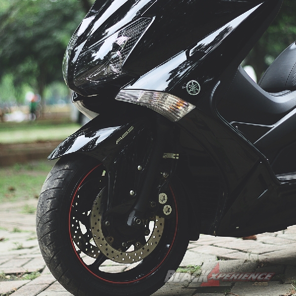 Yamaha Tmax - Sensasi Motor Sport pada Skuter
