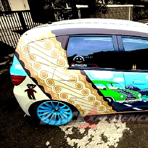 Detail-grafis-hingga-bagian-atap-mobil-