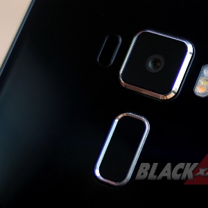 Detail Kamera dan Fingerprint Sensor