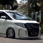 Toyota Alphard, tergoda oleh Glanzen Silk Blaze