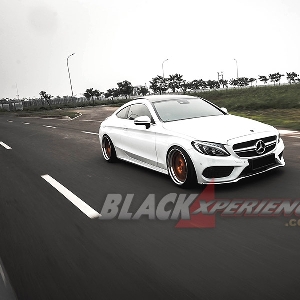 Modifikasi Mercedes-Benz C300 Coupe W205 nan Simpel dan Eksklusif