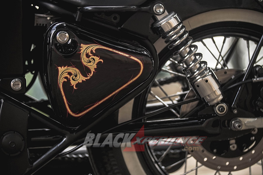 Modifikasi Royal Enfield,  Black Shine Bobber 