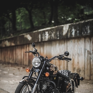 Modifikasi Royal Enfield,  Black Shine Bobber 