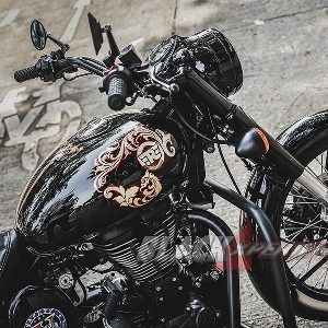 Modifikasi Royal Enfield,  Black Shine Bobber 