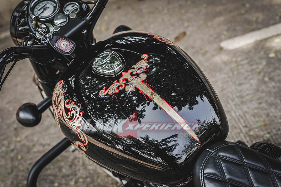 Modifikasi Royal Enfield,  Black Shine Bobber 