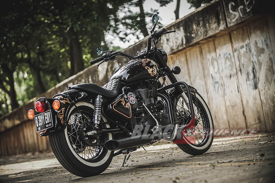 Modifikasi Royal Enfield,  Black Shine Bobber 