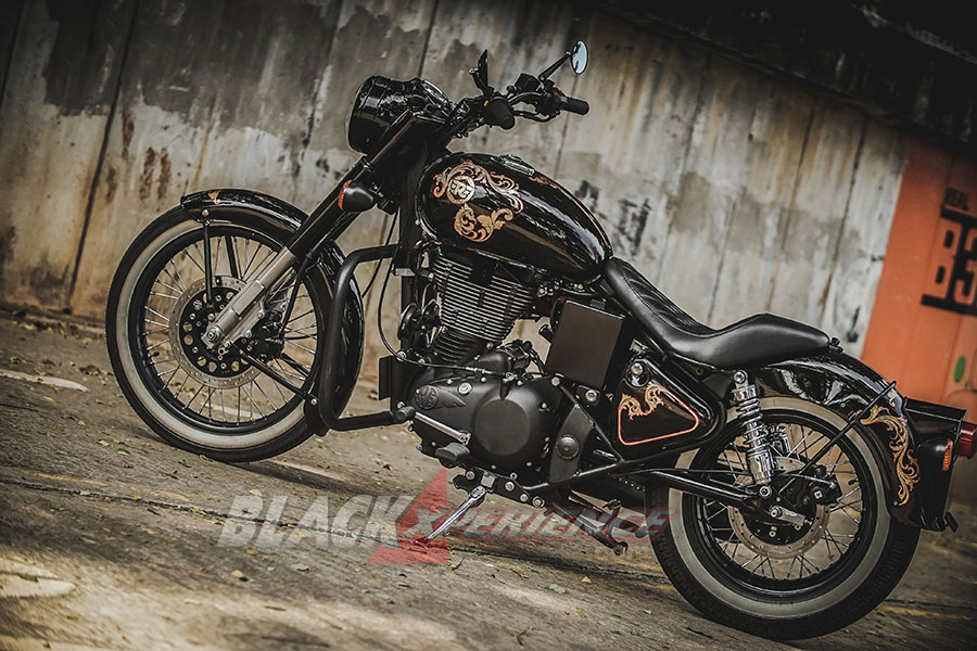 Modifikasi Royal Enfield,  Black Shine Bobber 