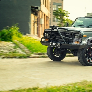 Modifikasi Jeep Grand Wagoneer, City Slicker yang Menggoda